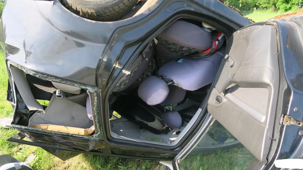 Náklaďák narazil do osobního auta. Těžce zraněné dítě musel do nemocnice transportovat vrtulník
