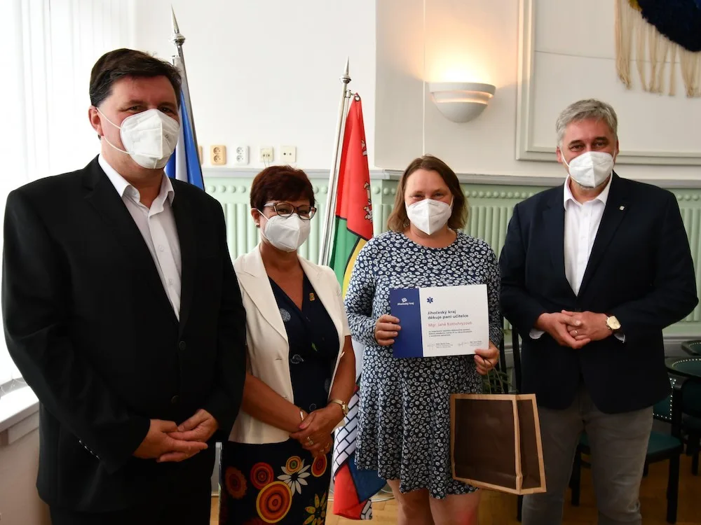 Studenty z budějcké zdrávky ocenili za dobrovolnickou činnost v době pandemie