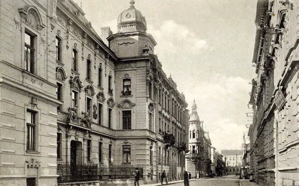 Pohled do ulice 28. říina od Mariánského náměstí kolem roku 1911.