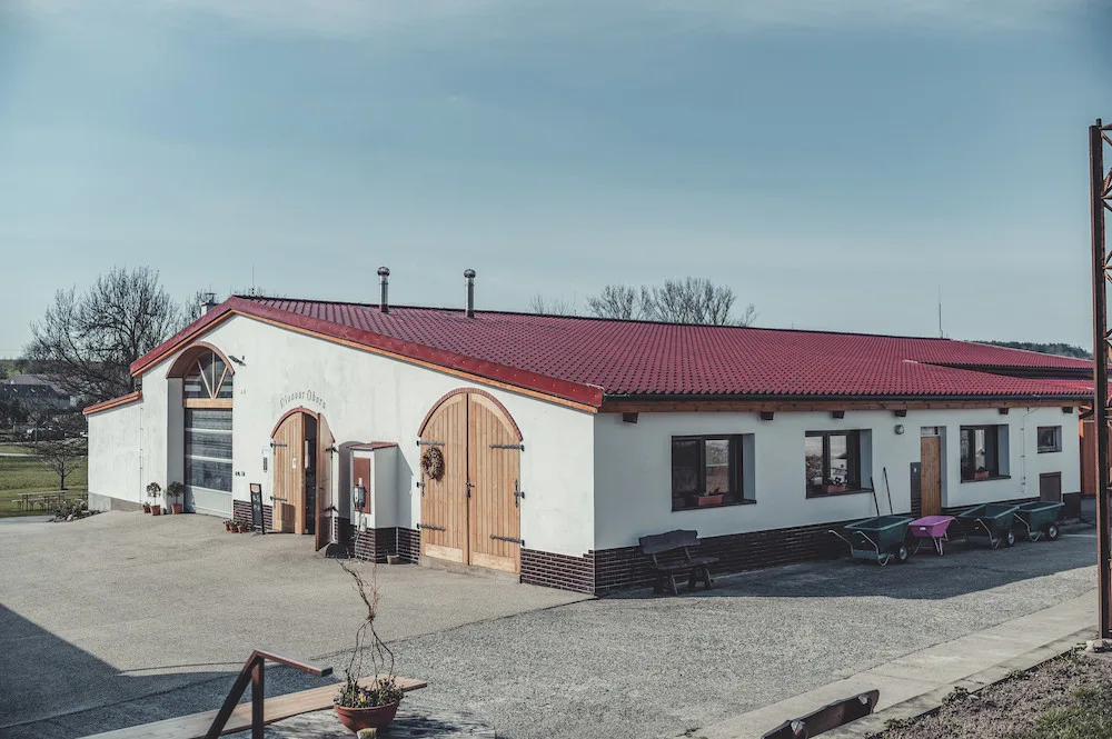Budvar spojil síly s jihočeským minipivovarem. Sládci společně uvařili anglické pivo Bitter z Obory