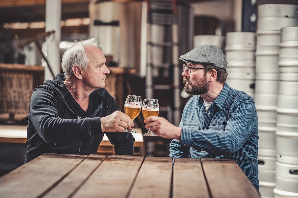 Budvar spojil síly s jihočeským minipivovarem. Sládci společně uvařili anglické pivo Bitter z Obory