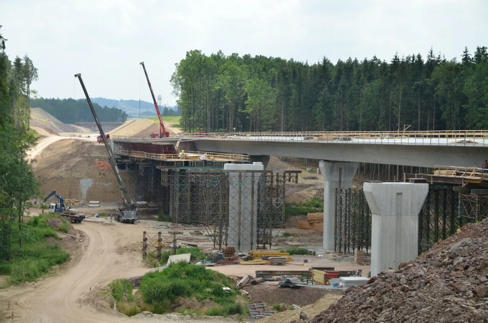 Od otevření prvního úseku dálnice D3 uplynulo 30 let. Stavba české části není ani v půlce