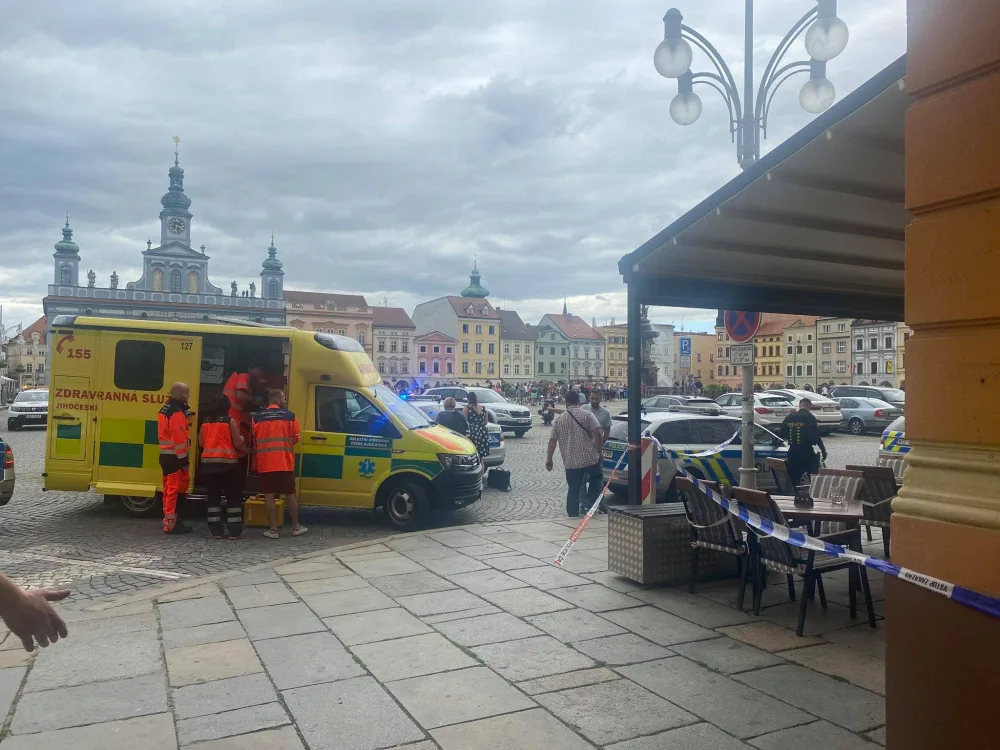 Zásah policie na budějckém náměstí.