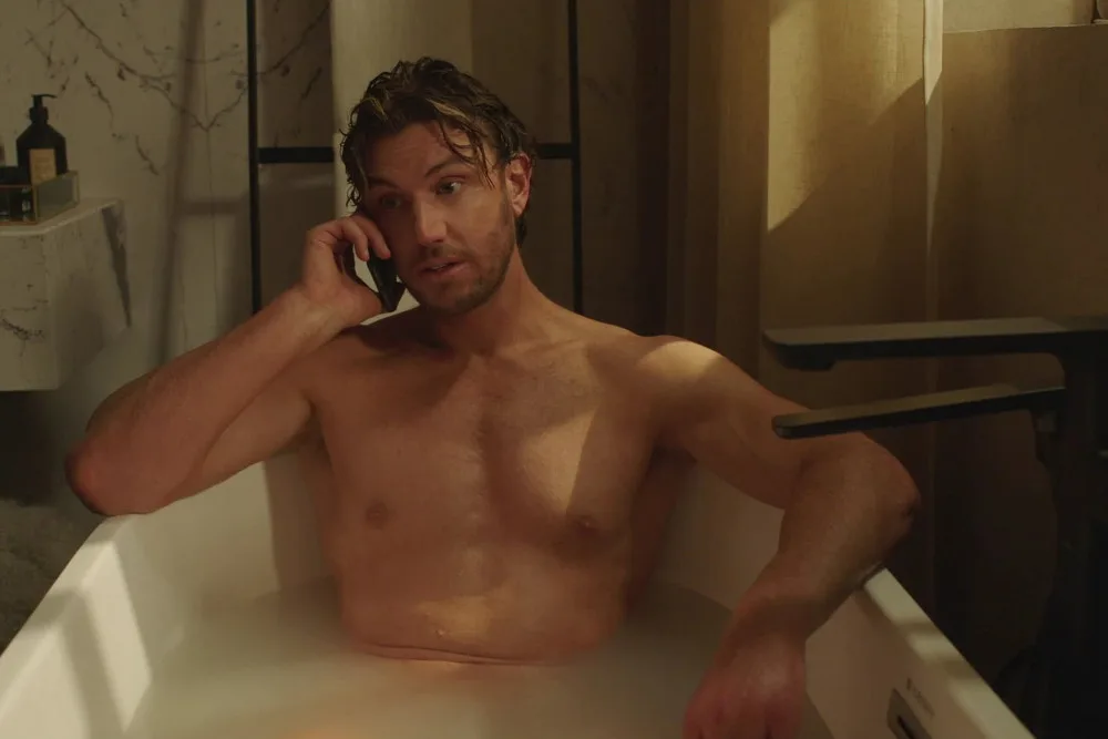 Seriál na Netflixu se nebojí ukázat detailně penis, to však na úspěch nestačí