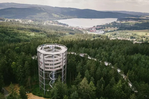 Každé úterý přinese Stezka korunami stromů hudební večer