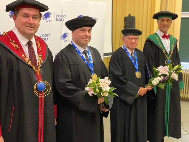 Profesor Vochozka obdržel na Slovensku čestný doktorát.