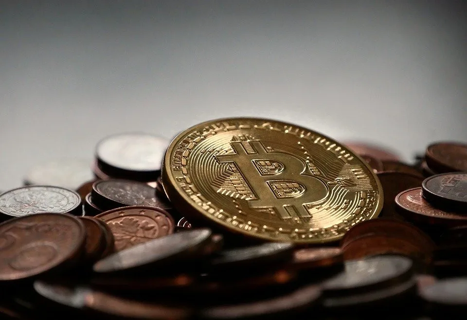 Mladík chtěl výhodně koupit bitcoin. Nechal se ale napálit od podvodníka