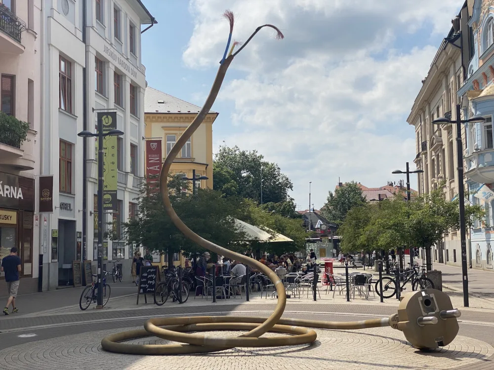 Věž v van letos na Lannovce vystřídala zástrčka do elektriky. Vytvořil ji Milan Cais