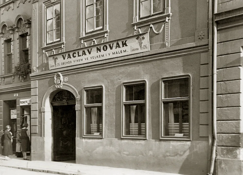 Vinárna U Nováků v Hroznové 5 po roce 1930.