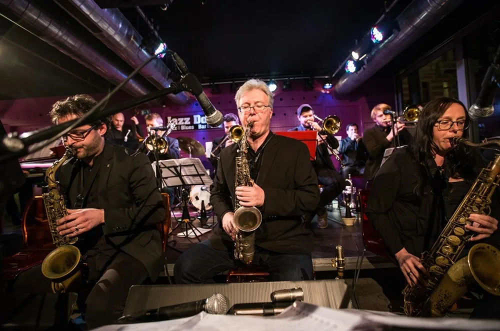 Na jazzovém festivalu nemůže chybět big band, proto letos přijal pozvání na hlavní scénu Jazz Dock Orchestra