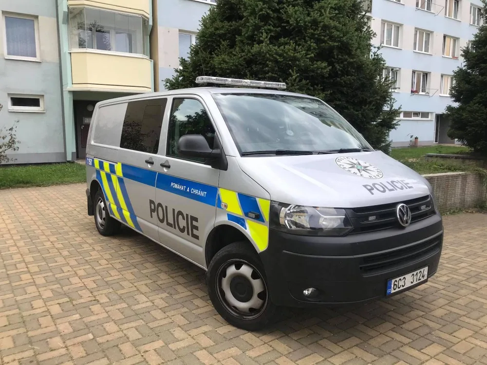 Z dvojnásobné vraždy na sídlišti obvinila policie šestatřicetiletou ženu. Zabít měla svou matku a dceru