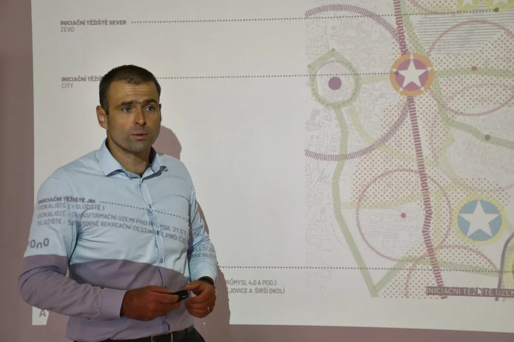 Vize pro další rozvoj teplárenské sítě a revitalizační projekty Teplárny České Budějovice představil Ing. Václav Král, předseda představenstva