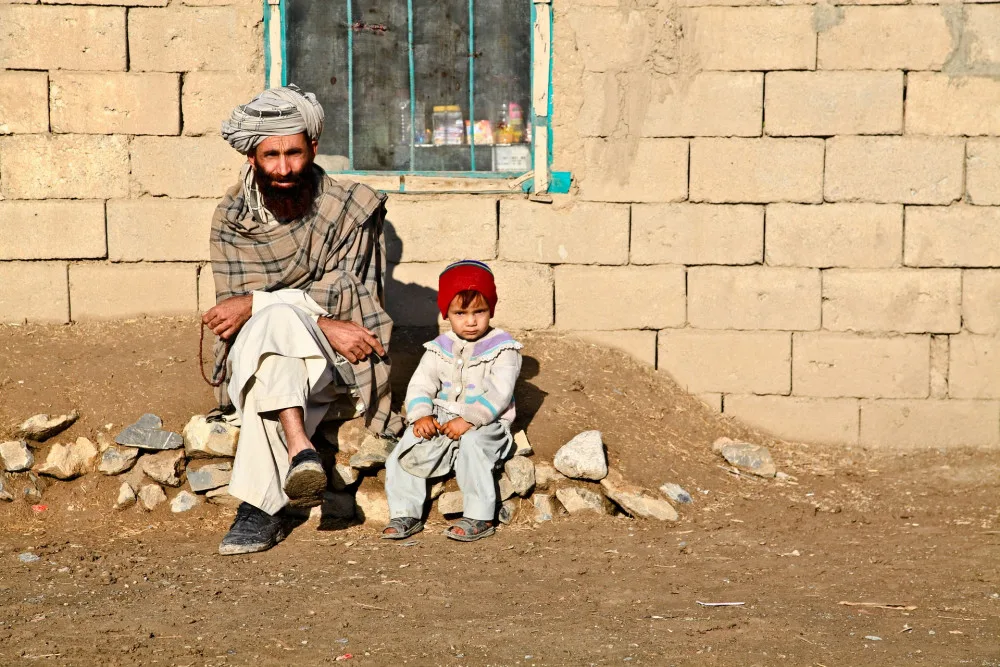 Afghánští tlumočníci stále čekají na pomoc. Senátor Faktor sklidil za svůj výrok kritiku