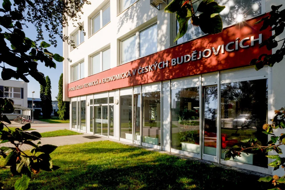 VŠTE akreditovala nové programy