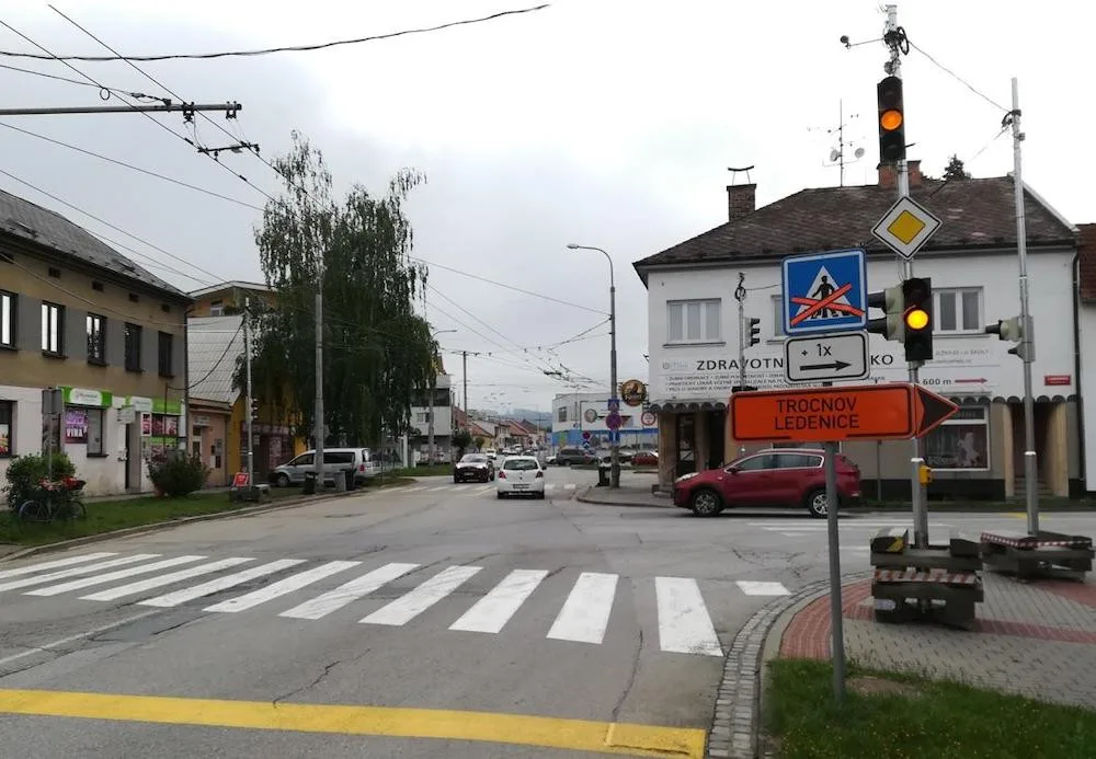 Semafory na objízdné trase.