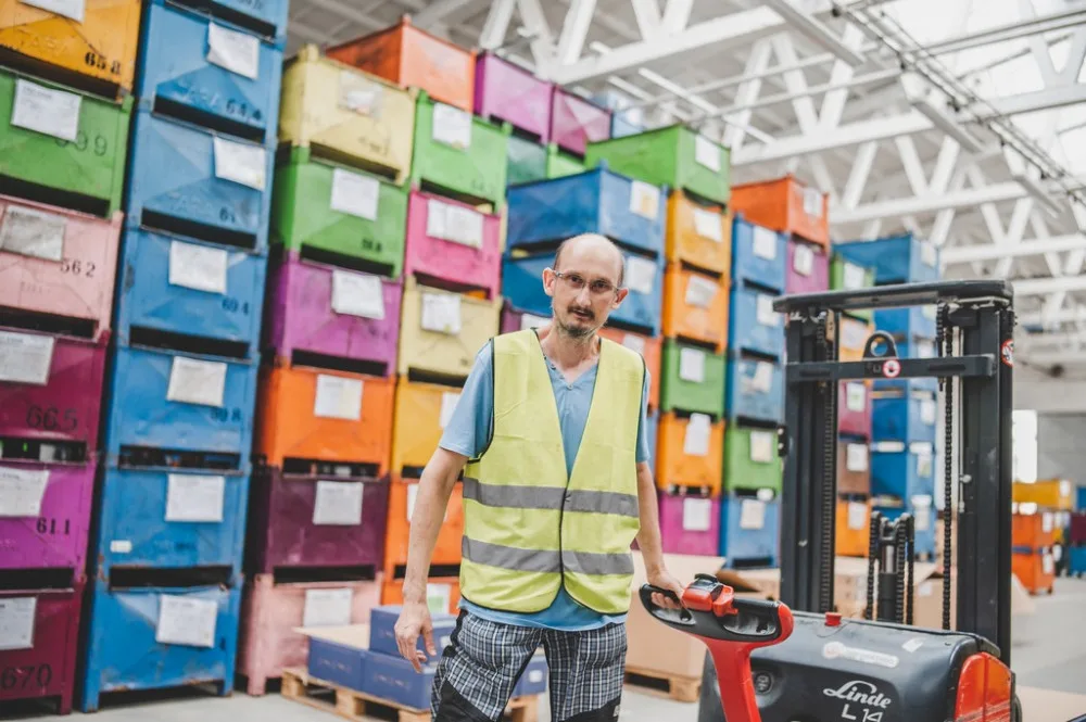 Pro lidi se zdravotním omezením není lehké sehnat dobré zaměstnání. Já se do práce každý den těším, říká zaměstnanec Kenting Service