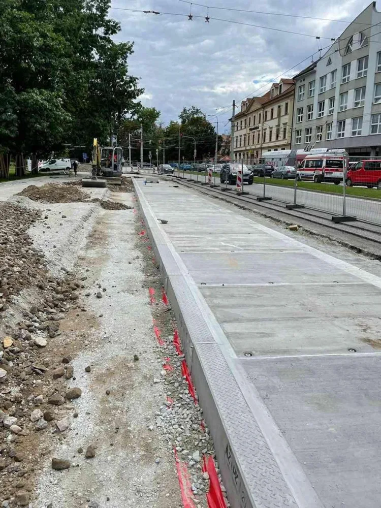 Rekonstrukce zastávky na Mariánském náměstí finišuje