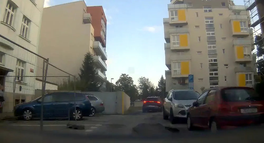 Policie pronásledovala muže ulicemi Českých Budějovic.