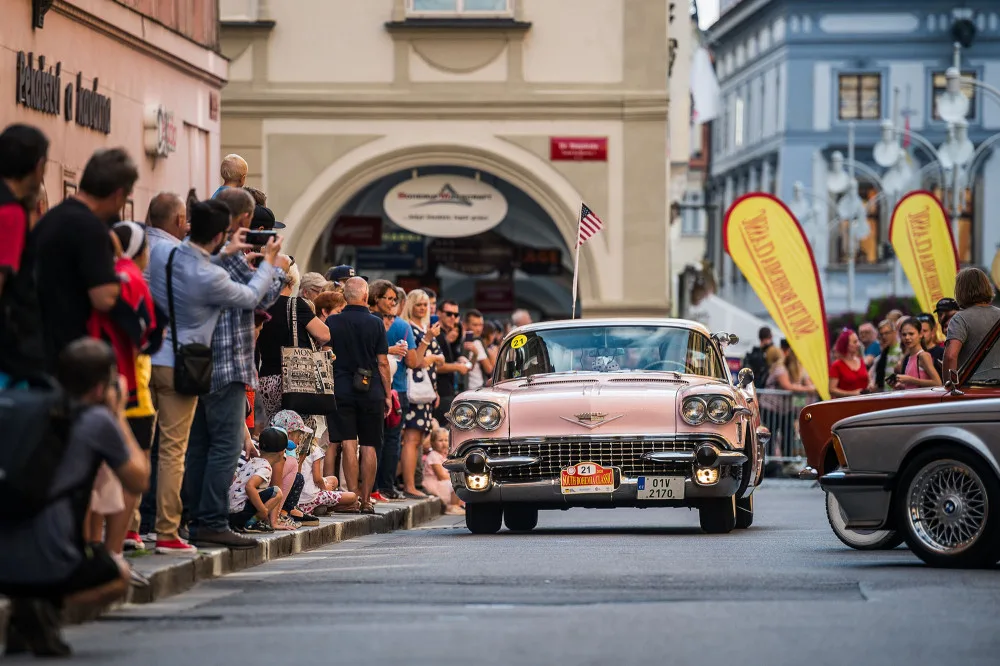 Veteránskou South Bohemia Classic pojede 160 posádek. Nejstarší vůz je z roku 1933