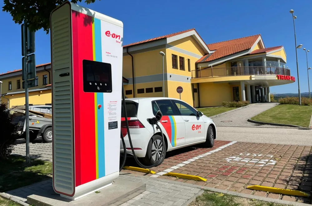 Energie na přechodu s Rakouskem. Společnost E.ON otevřela na Dolním Dvořišti rychlodobíjecí stanici
