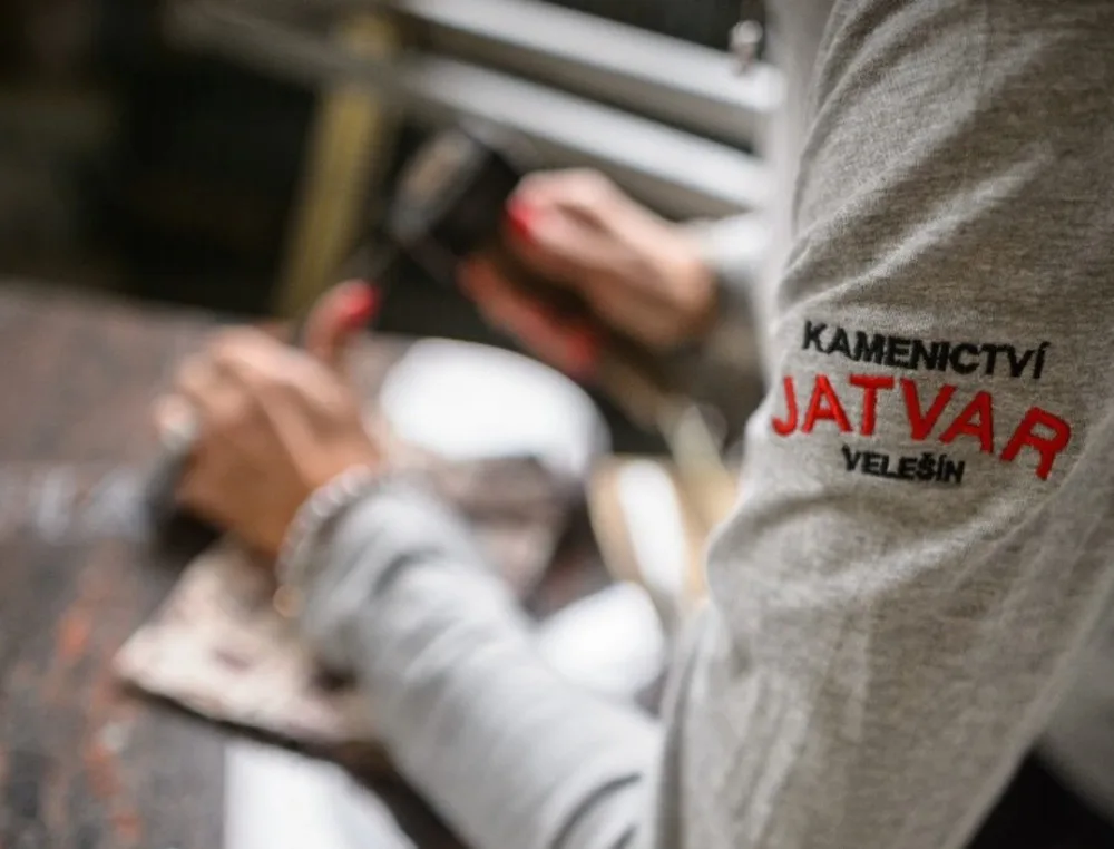 Kámen je skvělý interiérový prvek a jeho obliba roste. Od příštího roku však výrazně zdraží, varuje jihočeské kamenictví