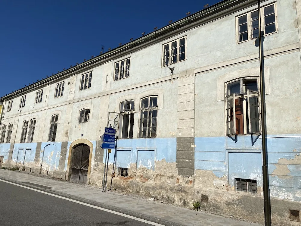 V Rožmberku nad Vltavou začala rekonstrukce panského pivovaru. Hotovo má být v příštím roce