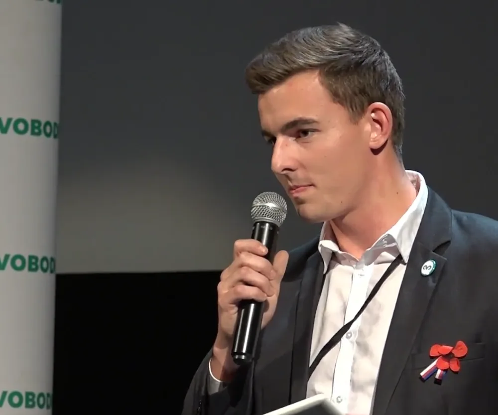 Mladí, chytří a zapálení se do politiky nehrnou. Právník Libor Vondráček je výjimka