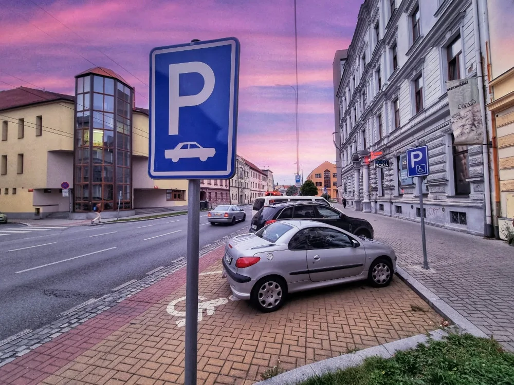 Parkovací zóny se od prosince rozšíří do jižní části Budějovic