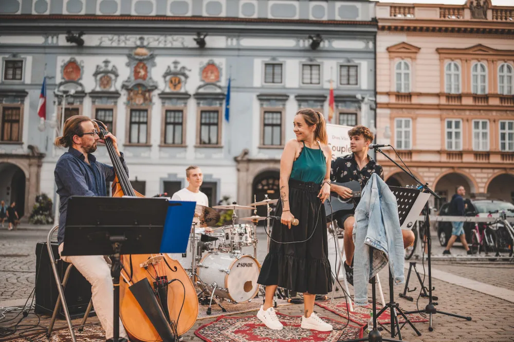 Jsme tak trochu pankáči. Hrajeme klasické evergreeny, neodpustíme si ale Duu Lipu nebo Billie Eilish, říká Magda Smolková z Couple of Sounds