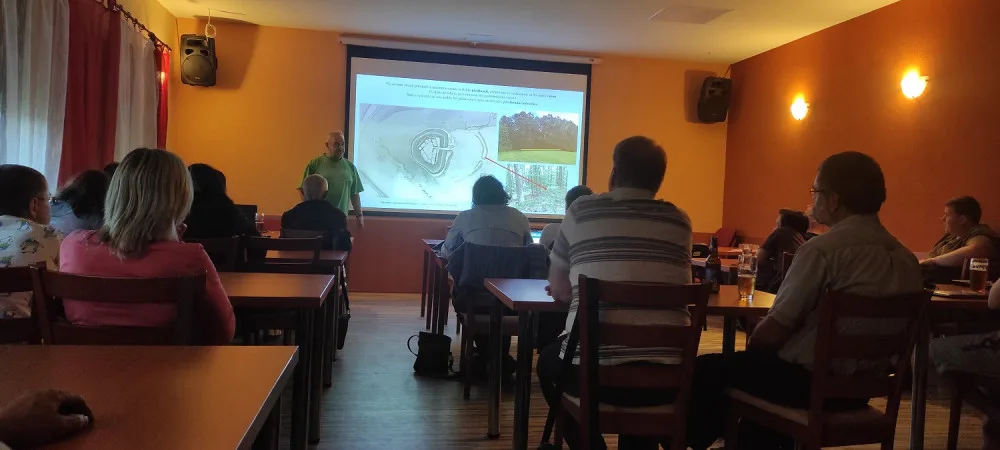 Karlův Hrádek je originální učebnicí i učebnou pro experty, studenty archeologie i milovníky historie