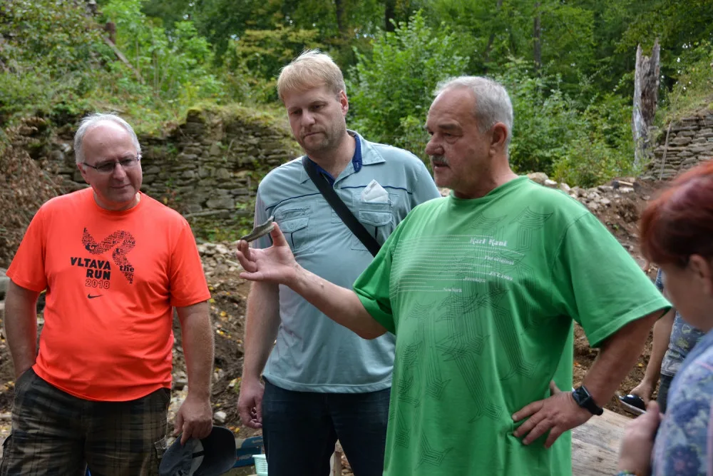 Karlův Hrádek je originální učebnicí i učebnou pro experty, studenty archeologie i milovníky historie