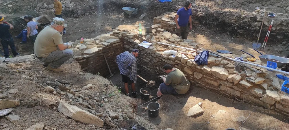 Karlův Hrádek je originální učebnicí i učebnou pro experty, studenty archeologie i milovníky historie
