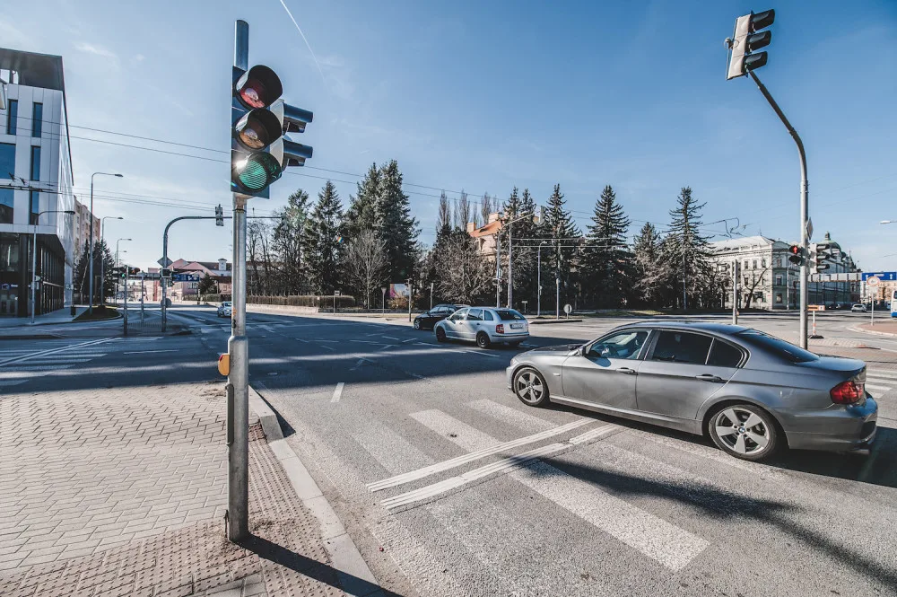 Jak zvýšit průjezdnost křižovatek ve městě? Pomoct má speciální řídící centrum