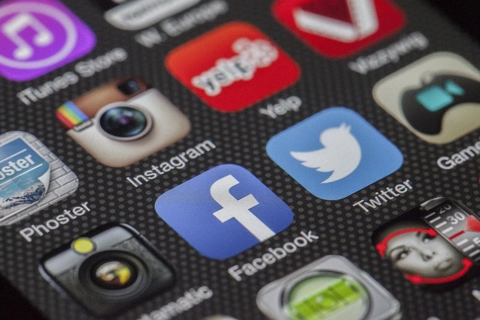 Facebook, Instagram a WhatsApp zaznamenaly rozsáhlý výpadek