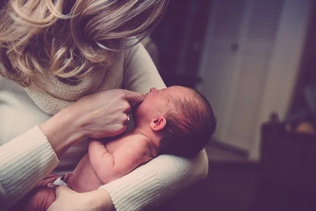 Místo nadšení z miminka pláč a smutek. Maminkám s psychickými problémy může pomoci Úsměv mámy
