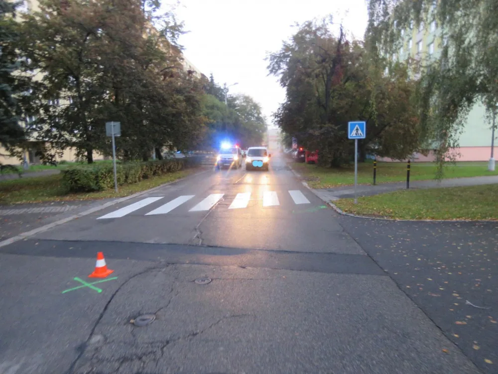 Chodec nepřežil ranní tragickou nehodu na Plzeňské ulici. Policie hledá svědky