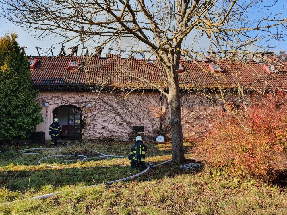 Hasiči likvidovali v pátek požár usedlosti v Ratiboři, škoda je čtyři miliony korun
