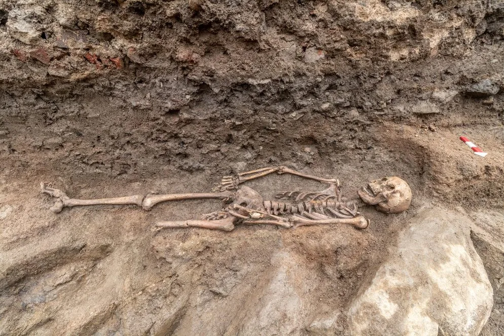 Při stavbě zdi našli v Táboře kosterní ostatky ze 17. století.