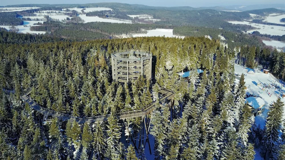 Podpořte svou imunitu pohybem v čisté šumavské přírodě Skiareálu Lipno a užijte si lyžování a kvalitní služby
