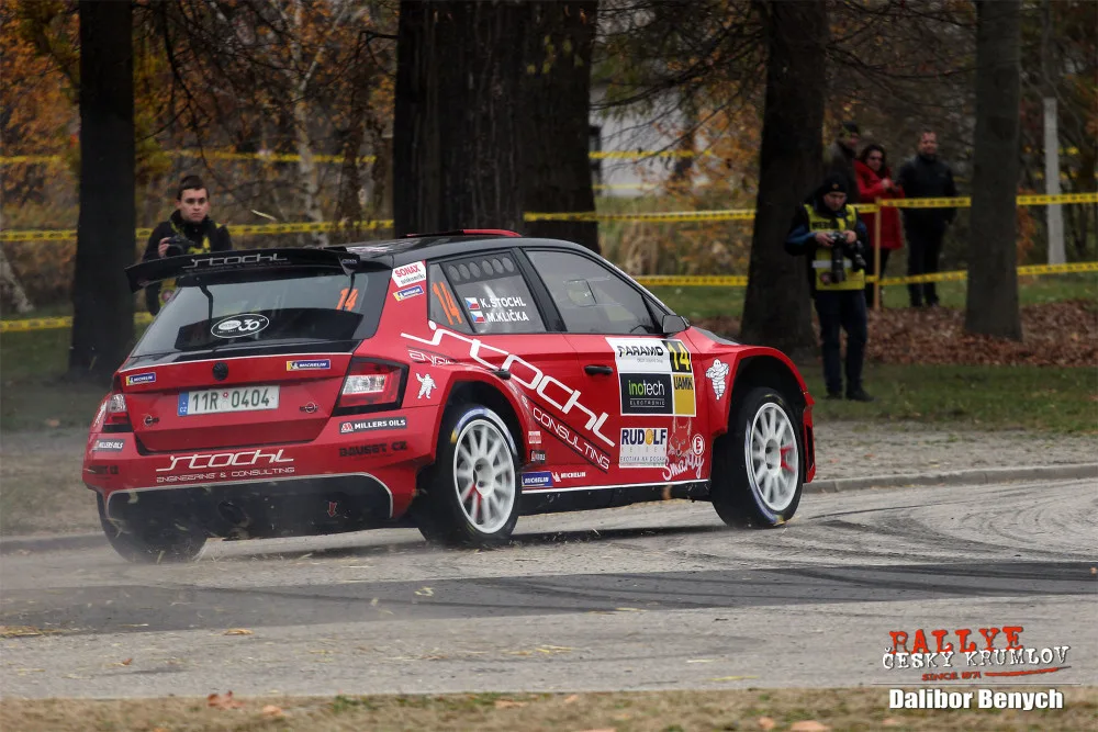 Krumlovská rally odstartovala zkouškou na budějckém výstavišti. Vedení se ujal Pech