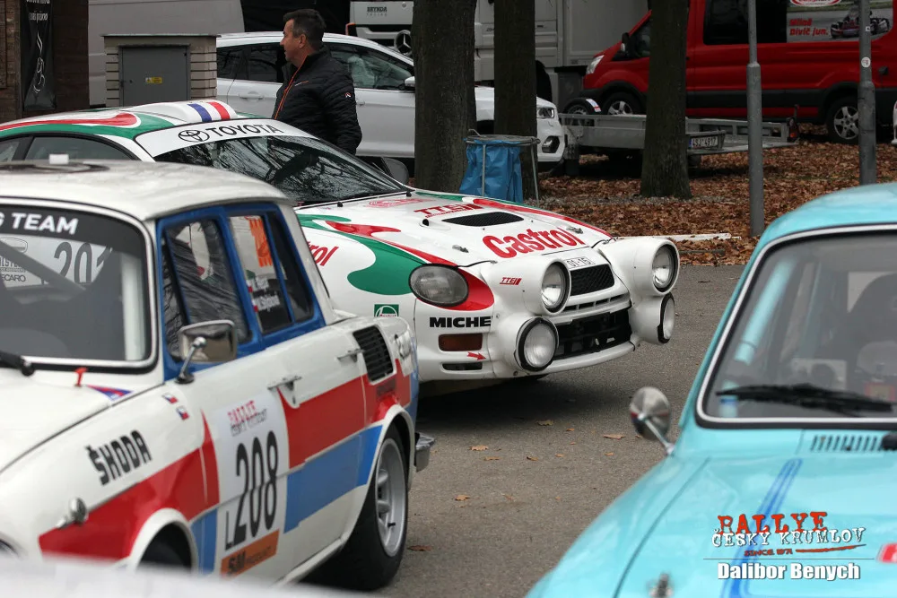 Krumlovská rally odstartovala zkouškou na budějckém výstavišti. Vedení se ujal Pech