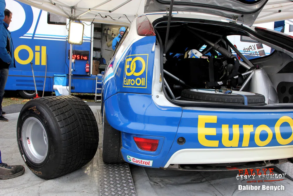 Krumlovská rally odstartovala zkouškou na budějckém výstavišti. Vedení se ujal Pech