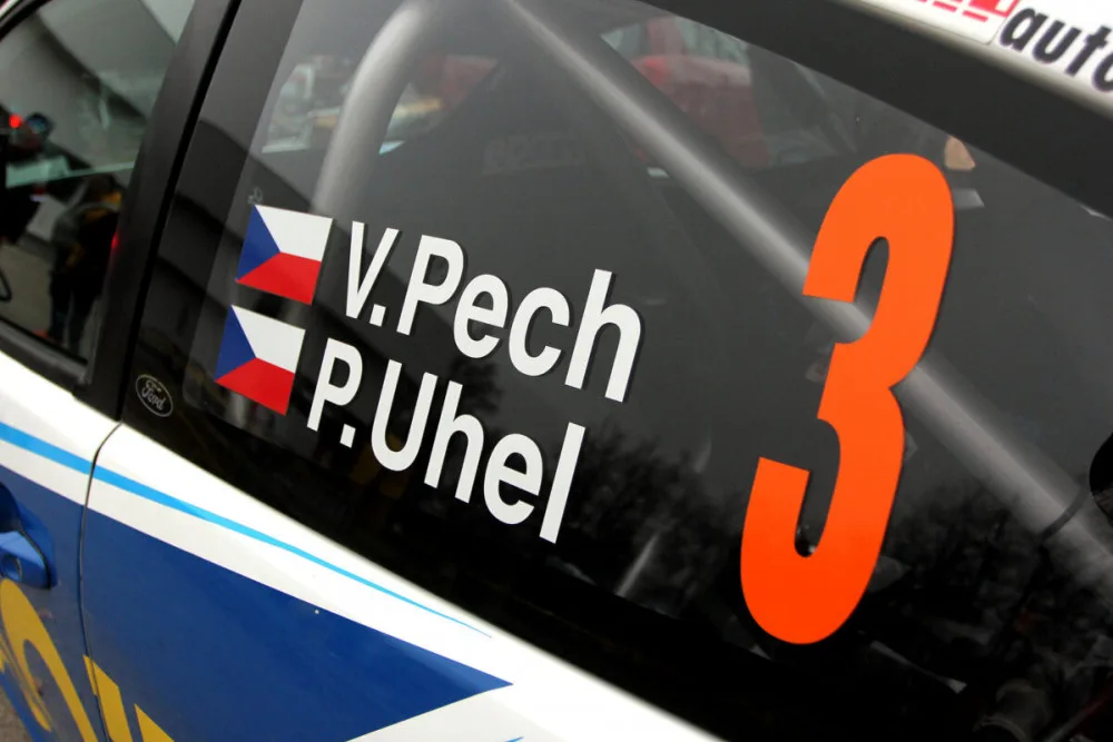 Krumlovská rally odstartovala zkouškou na budějckém výstavišti. Vedení se ujal Pech
