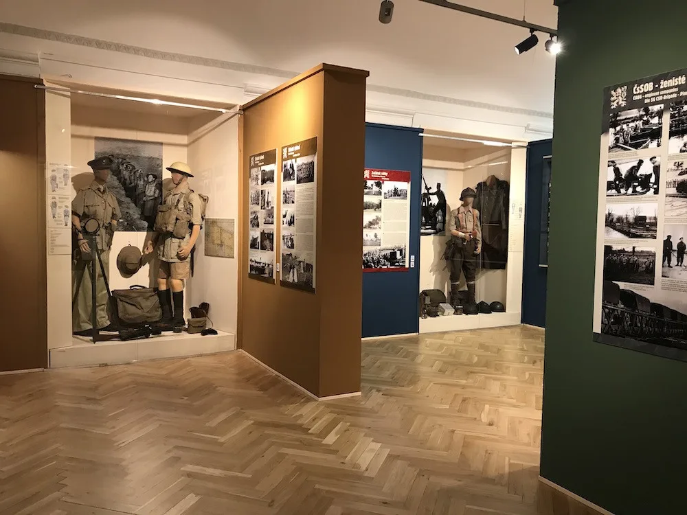 Příběh Československé samostatné obrněné brigády za druhé světové války si mohou lidé prohlédnout až do ledna. Krumlovské muzeum prodloužilo jedinečnou výstavu