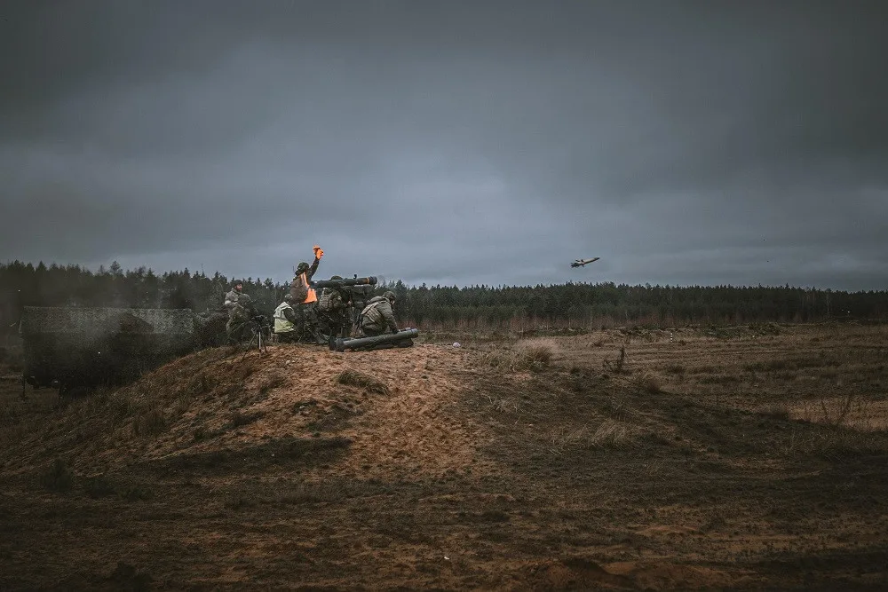 Střelba z protiletadlového raketového kompletu RBS-70.