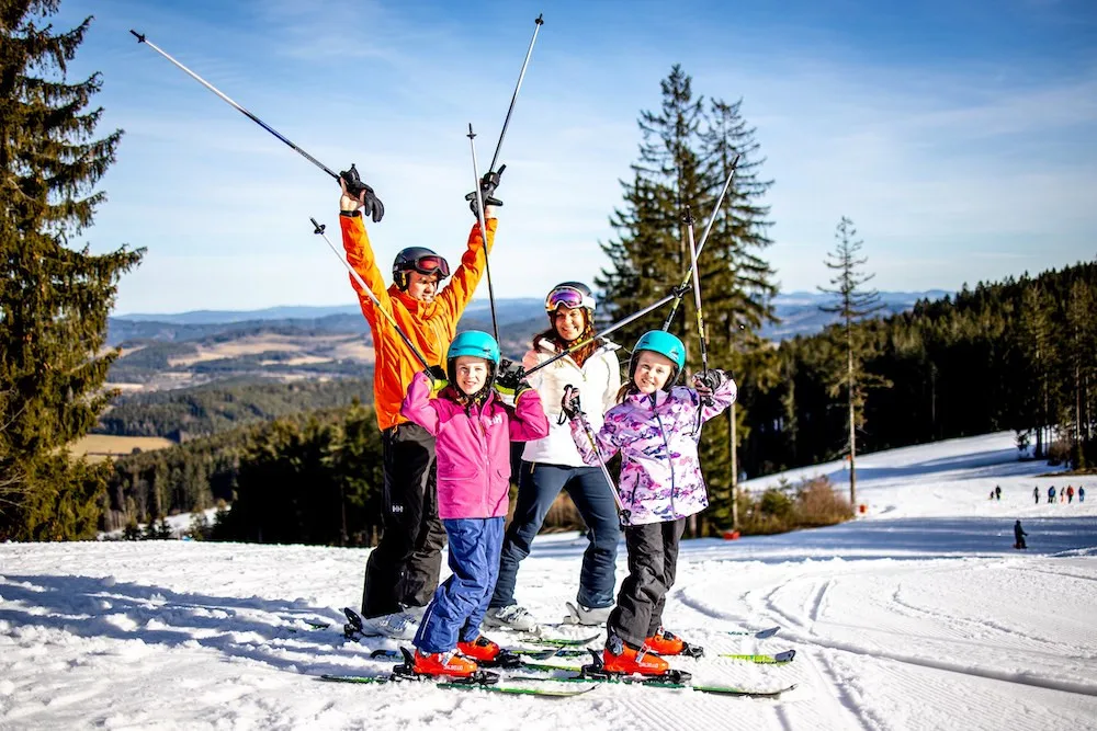 Skiareál Lipno podpoří očkování nejnižší cenou celosezonního skipasu