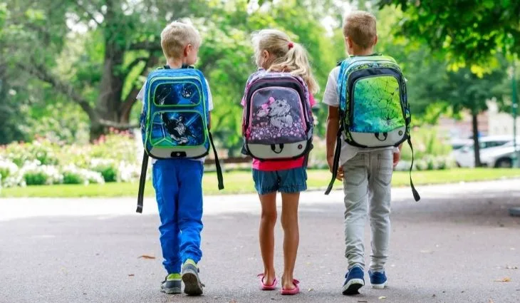Zvážili jsme školní batohy. Tipy na lehké ergonomické aktovky (nejen) k Vánocům