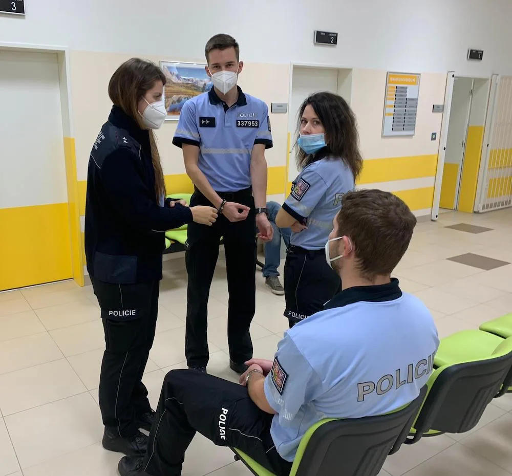 Policejní nováčci darovali krev v budějcké nemocnici