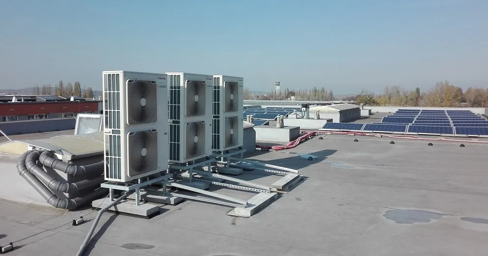 Energetický trh s prudkými výkyvy zasáhl i centrální vytápění v bytových domech. Co s tím? Hledejte nové zdroje