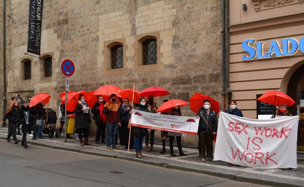 V pátek 17. prosince se v 14.30 hodin pracovnice a podporovatelé ROZKOŠE bez RIZIKA vydají na tradiční pěší průvod Prahou za ukončení násilí na ženách a mužích pracujících v sexbyznysu.